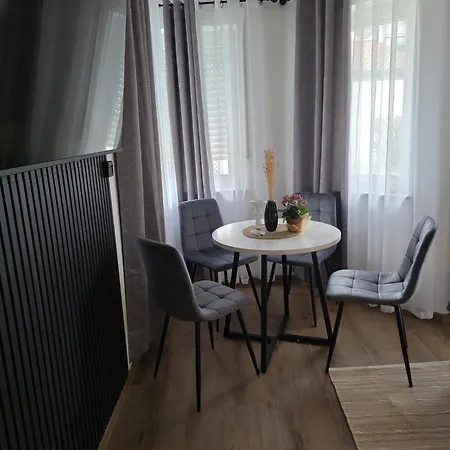 Asik Moderne Nahe Therme Έρντινγκ